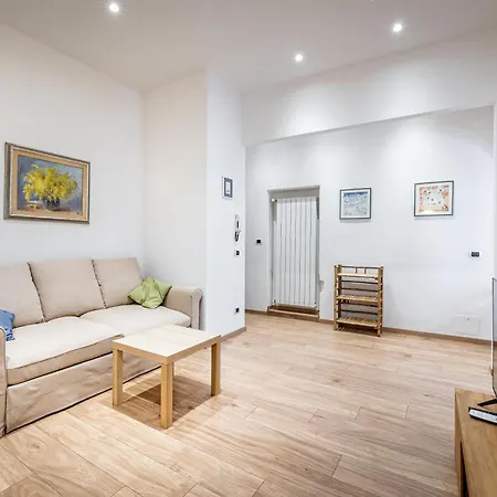 Roommo Via Dei Pilastri Giada Florence