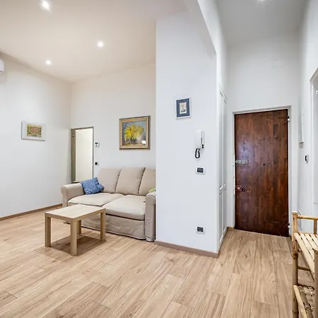 Roommo Via Dei Pilastri Giada Apartment
