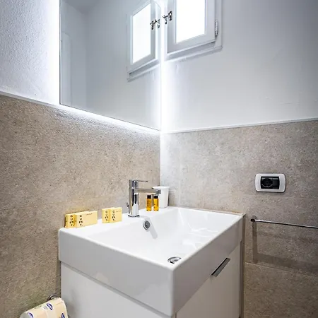 Appartamento Roommo Via Dei Pilastri Giada *